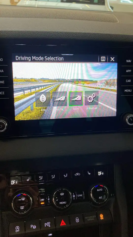 Skoda Karoq 1.5TSI Sportline DSG Matrix Navi — معرض صور السيارة 11