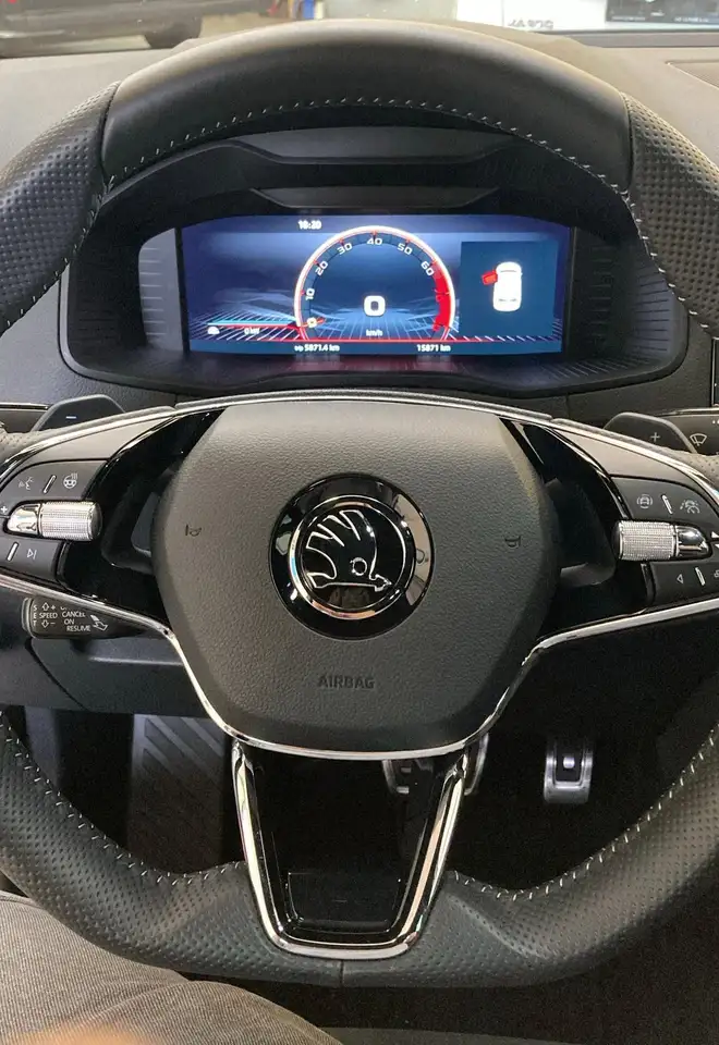 Skoda Karoq 1.5TSI Sportline DSG Matrix Navi — معرض صور السيارة 9
