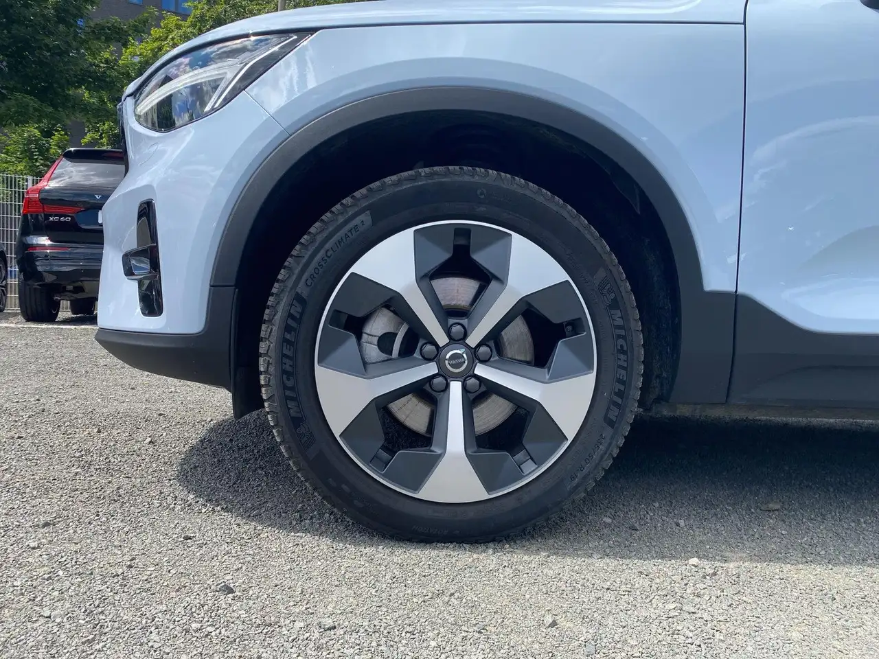 Volvo XC40 B3 FWD Plus Dark 19" ACC FSH H&K LED SHZ — Galerie du véhicule 11