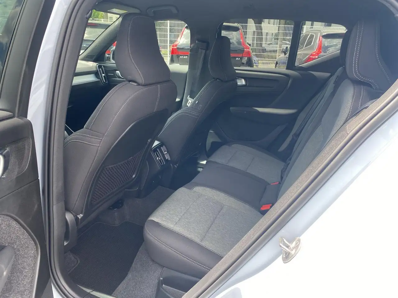 Volvo XC40 B3 FWD Plus Dark 19" ACC FSH H&K LED SHZ — Galerie du véhicule 16
