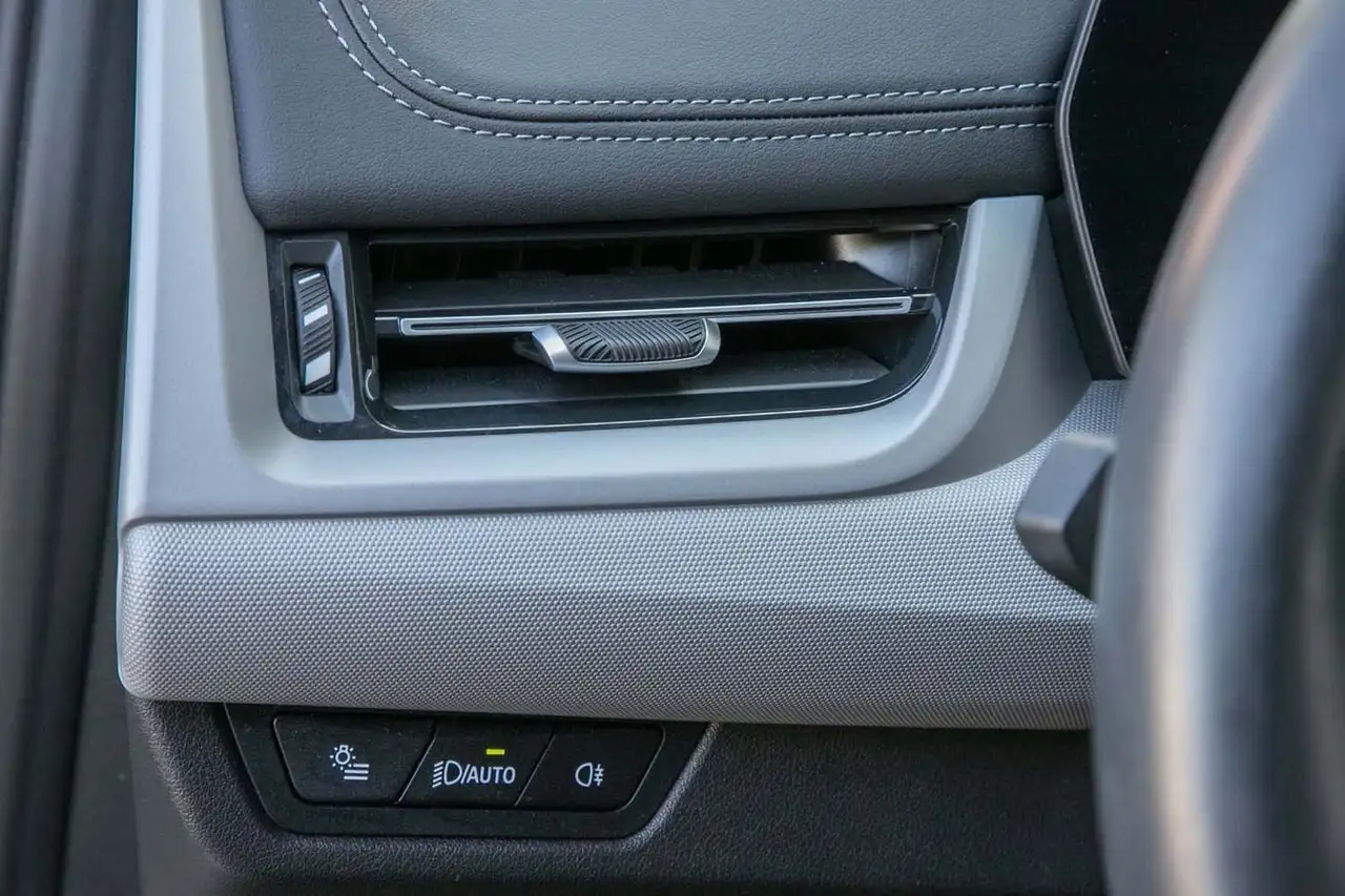 BMW 218 i Active Tourer Autom HeadUp Klima SHZ — Vehicle gallery 11