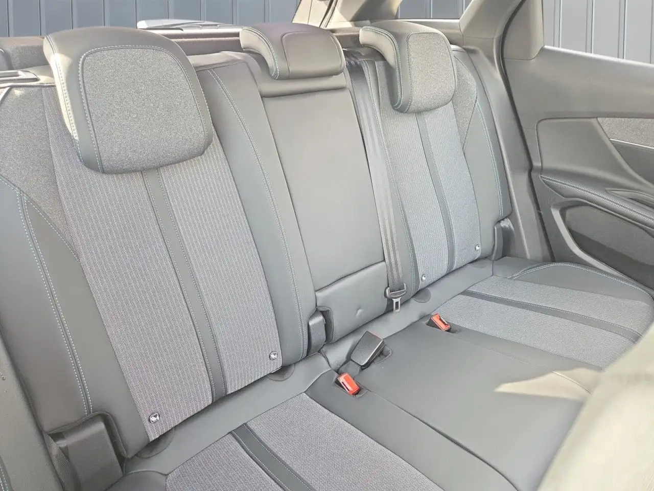 Peugeot 3008 Allure Pack 136 Hybrid Aut.+Sitzhzg+Navi — Galerie du véhicule 13