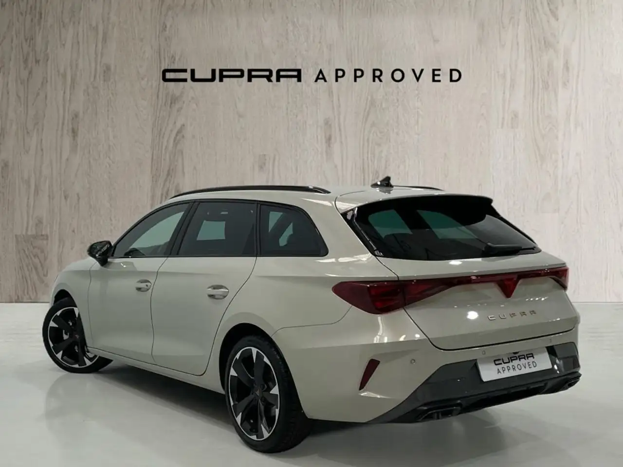 CUPRA Leon Sportstourer 1.5 eTSI 110 DSG — معرض صور السيارة 2