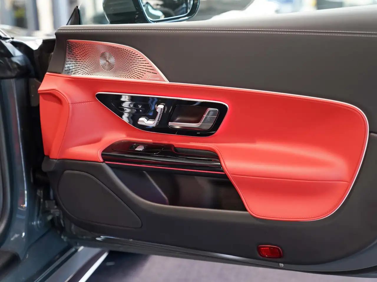 Mercedes-Benz SL 63 AMG SL 63 AMG 4M+ silizium classicrot MANUFAKTUR 360 — Galerie du véhicule 13
