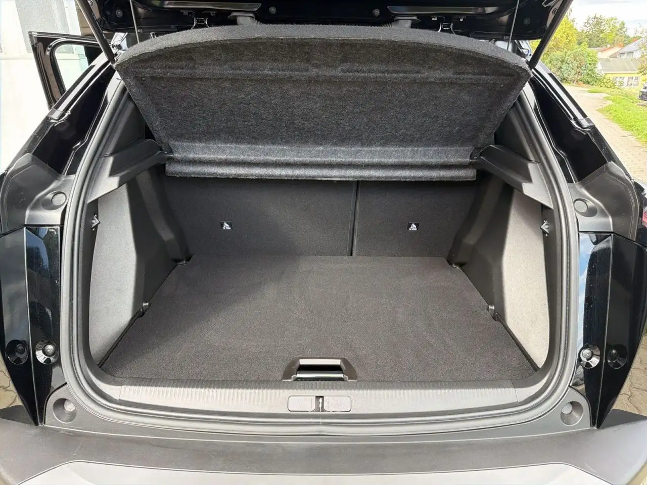 Peugeot 2008 Allure PureTech 130 EAT8 — Galerie du véhicule 15