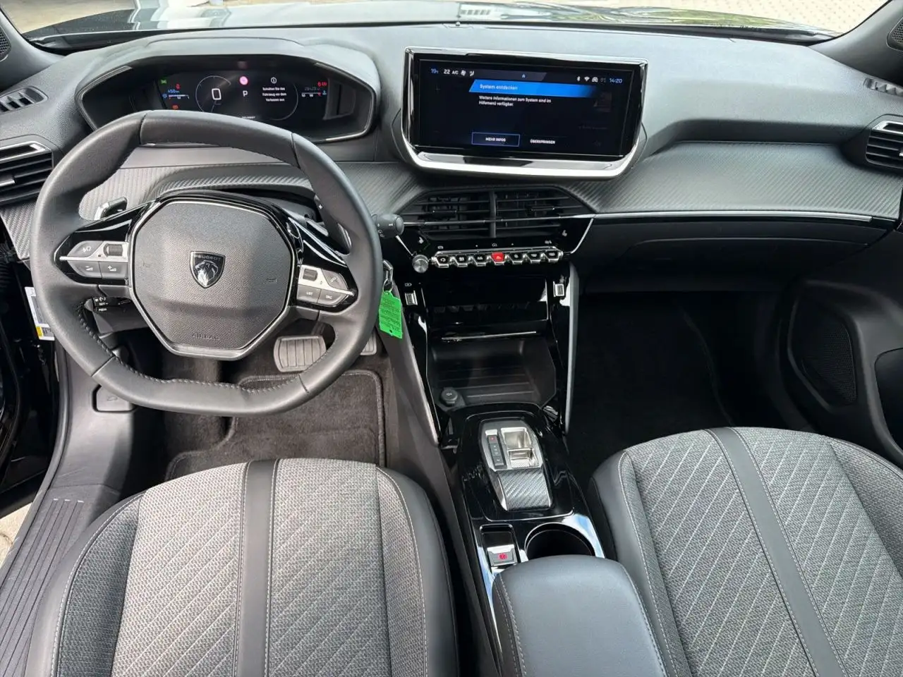 Peugeot 2008 Allure PureTech 130 EAT8 — Galerie du véhicule 8