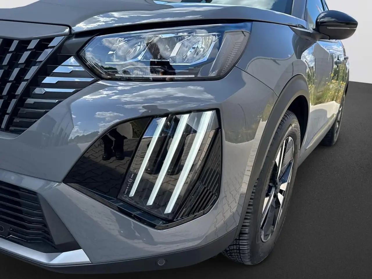 Peugeot 2008 1.2 PureTech 130 Allure — Vehicle gallery 9