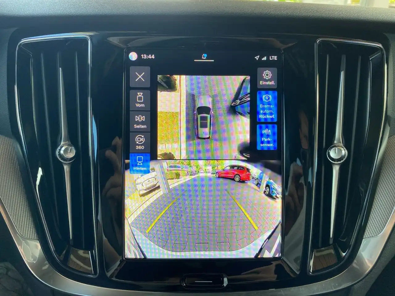 Volvo V60 Kombi T8 Plus Dark Recharge WiPa*LED*Navi* — Vehicle gallery 19