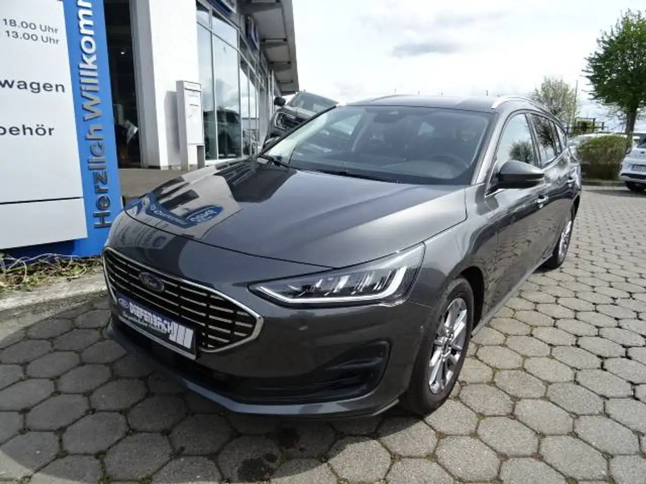 Ford Focus 1.0 Ecoboost Titanium Automatik Turnier +Ahk — Waldbrunn