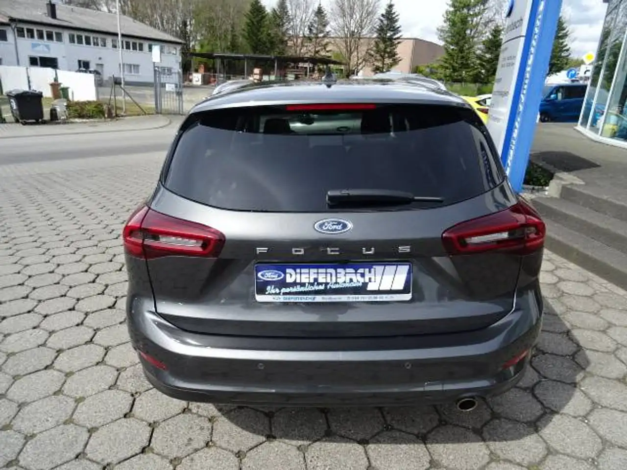 Ford Focus 1.0 Ecoboost Titanium Automatik Turnier +Ahk — معرض صور السيارة 3