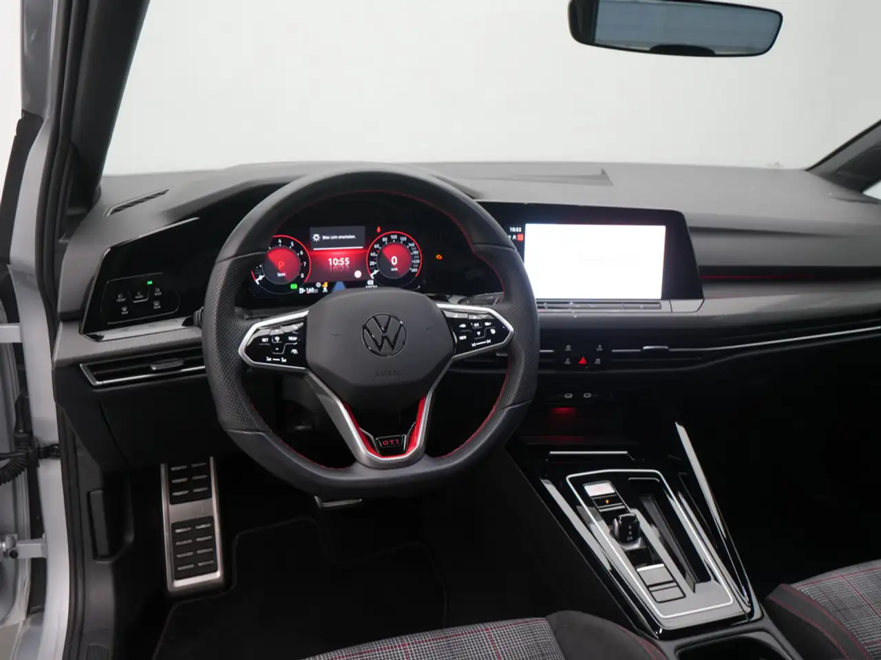 Volkswagen Golf VIII GTI DSG NAVI VIRT ACC KAM SHZ CARPL — Galería del vehículo 4