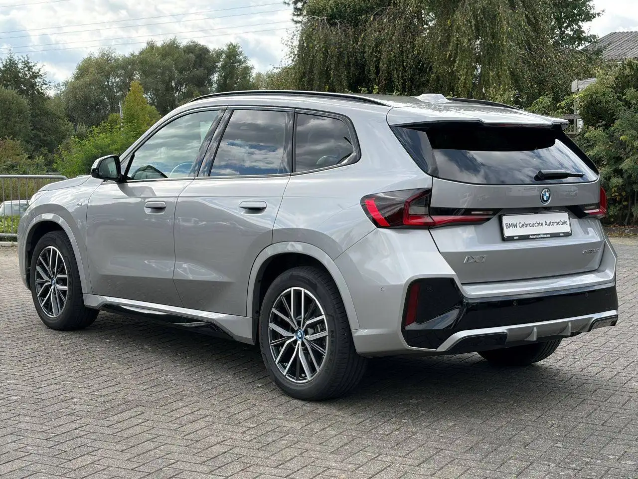 BMW iX1 20 eDrive M Sport / Alcantara / AHK schwenkbar / DAB — Vehicle gallery 4