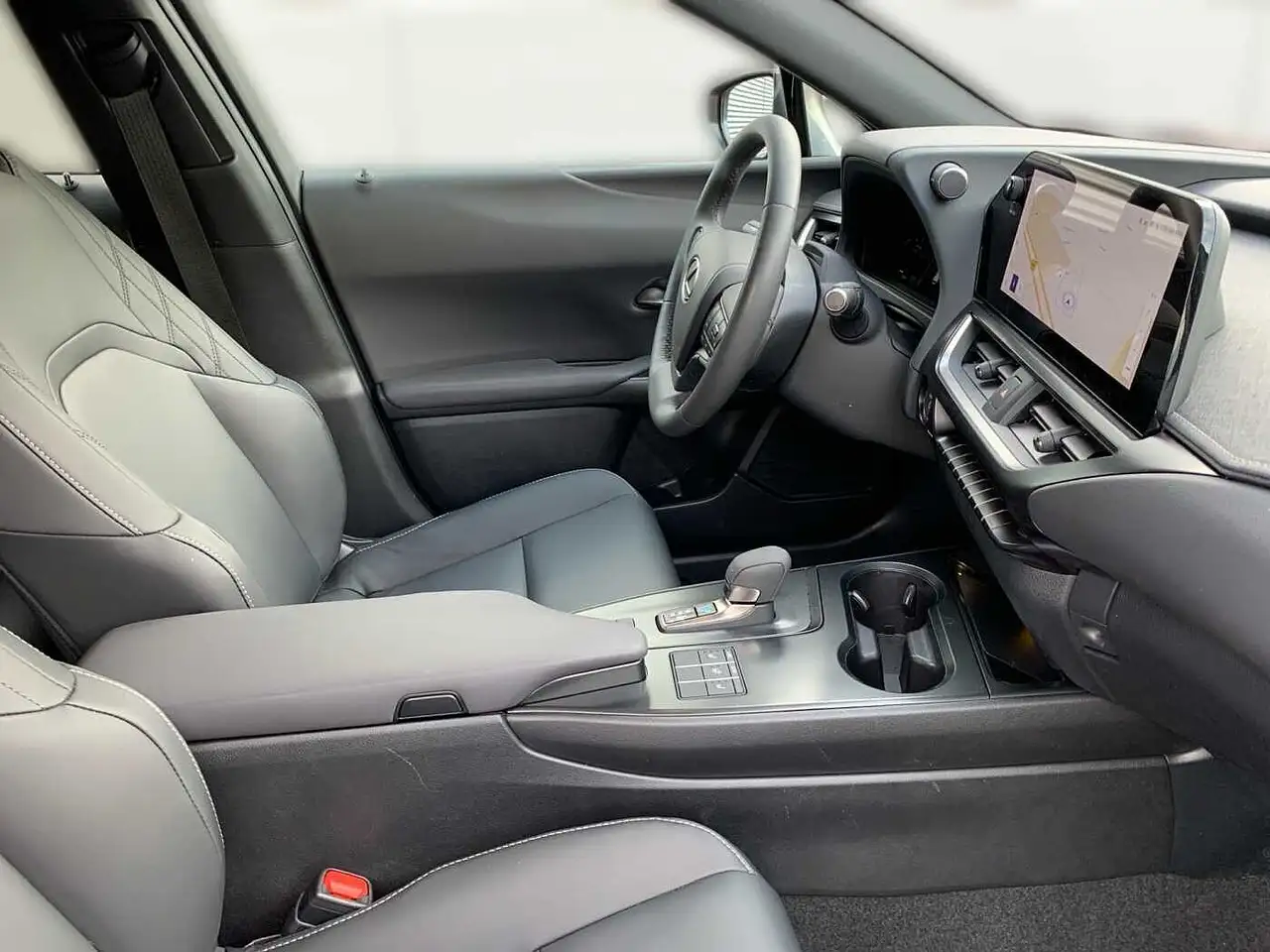 Lexus UX 300h F Sport Design WKR ORIGINAL LEXUS — Vehicle gallery 6