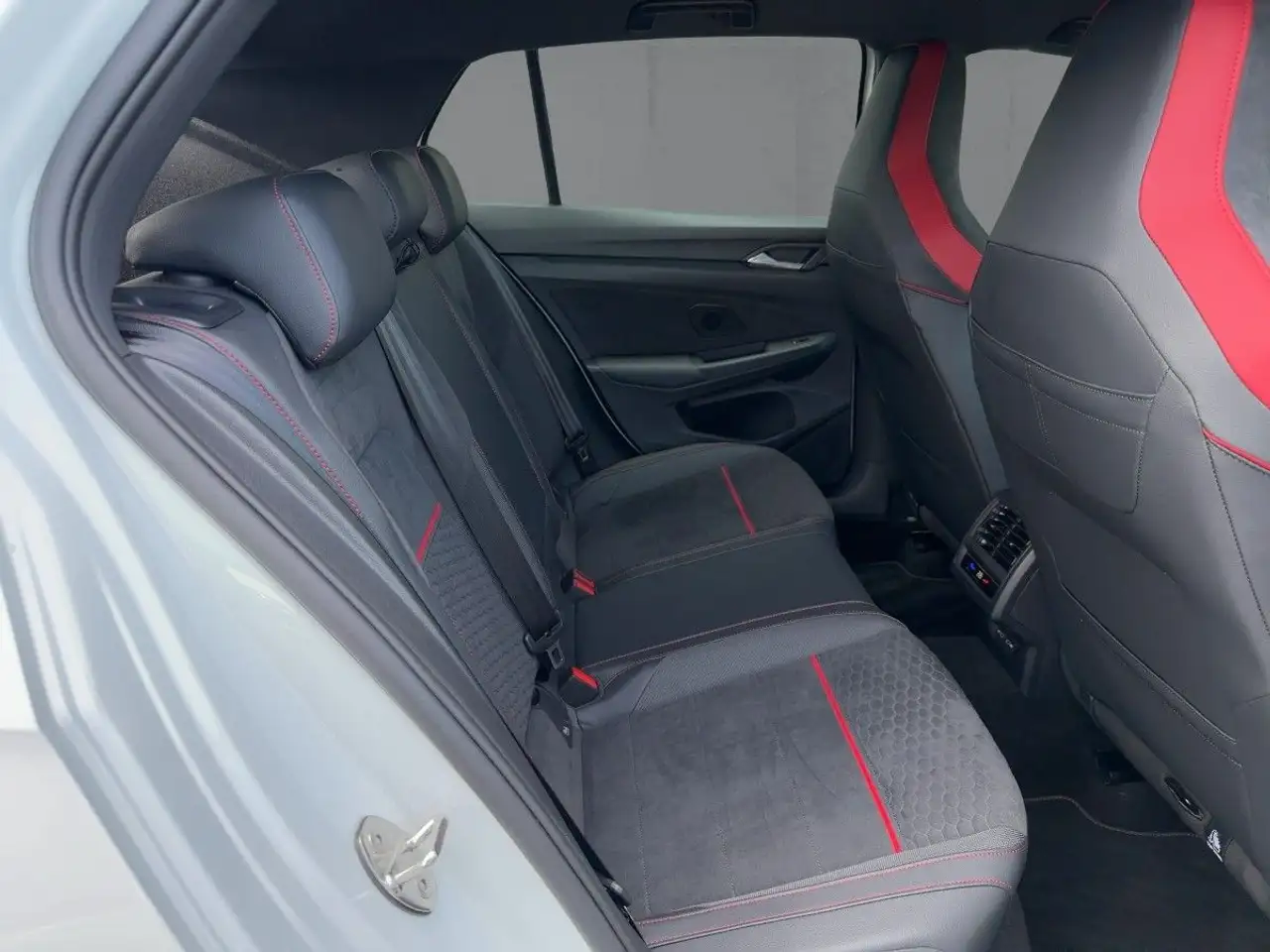 Volkswagen Golf GTI Golf VIII GTI Clubsport 2.0 TSI DSG LED+NAVI+HuD — معرض صور السيارة 13