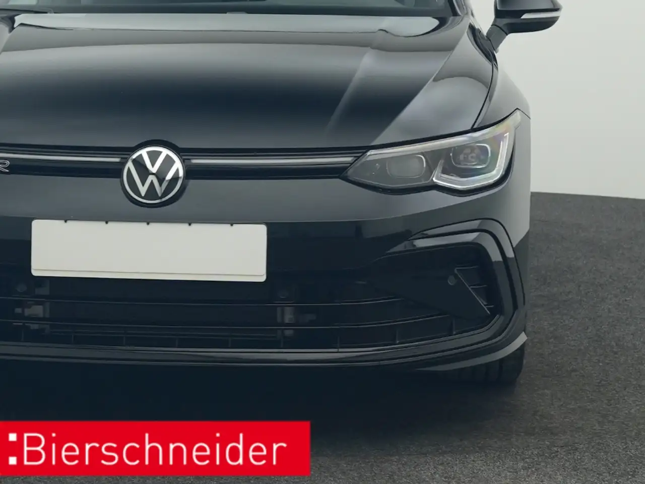 Volkswagen Golf 8 1.5 eTSI DSG R-Line NAVI AHK ACC LED HARMAN — Galerie du véhicule 21