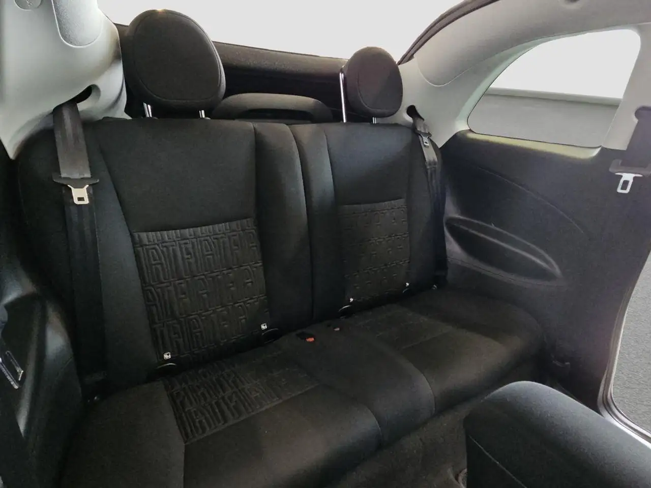 Fiat 500e Cabrio 42kWh BLIS TEMP RFK SITZH PDC KEYLESS — معرض صور السيارة 6