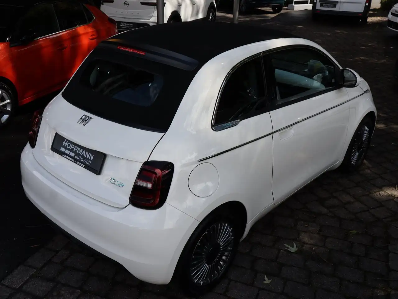 Fiat 500e Neuer 500C Base*PDC*Klimaautomatik*ALU*CarPlay* — Vehicle gallery 15