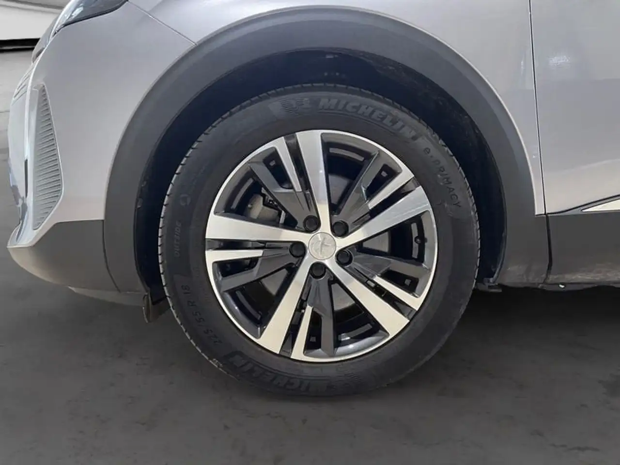 Peugeot 3008 180 e-EAT8 Allure Pack — Vehicle gallery 9