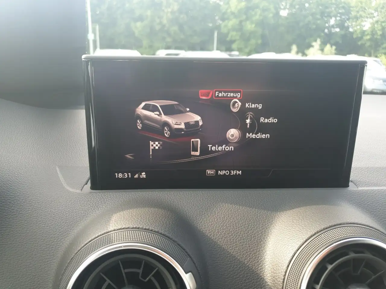 Audi Q2 S line 35 TFSI S-tronic *LED *VIRTUAL *NAVI * — معرض صور السيارة 13