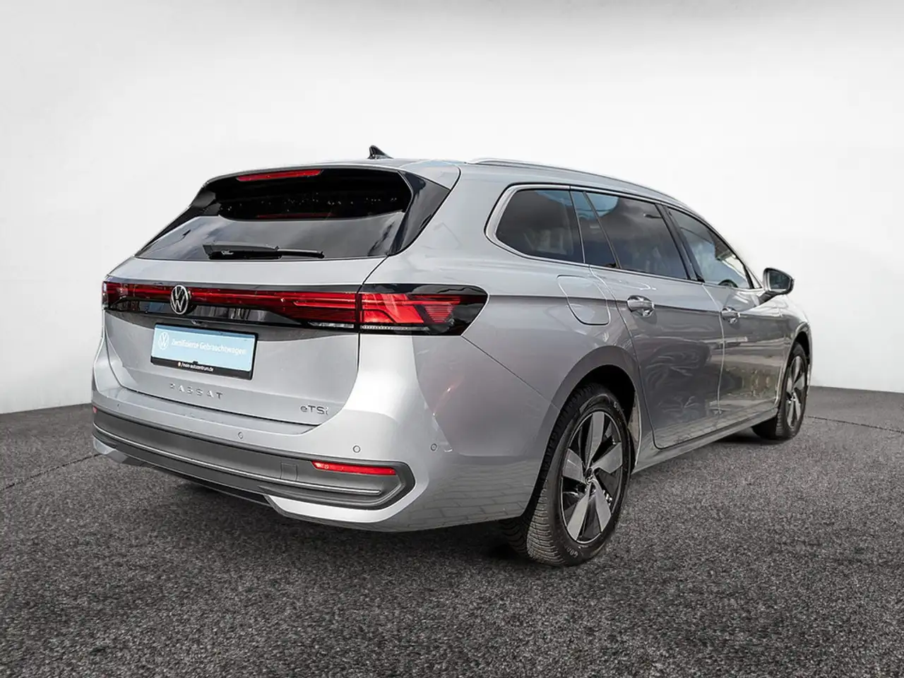 Volkswagen Passat Variant 1.5 eTSI Business AHK KAM HUD — Galería del vehículo 4