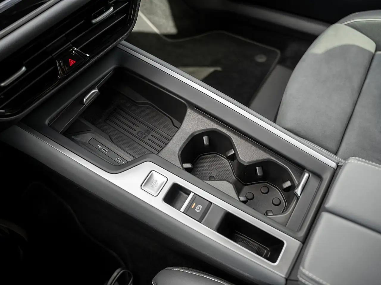 Volkswagen Passat Variant 1.5 eTSI Business AHK KAM HUD — Galería del vehículo 10