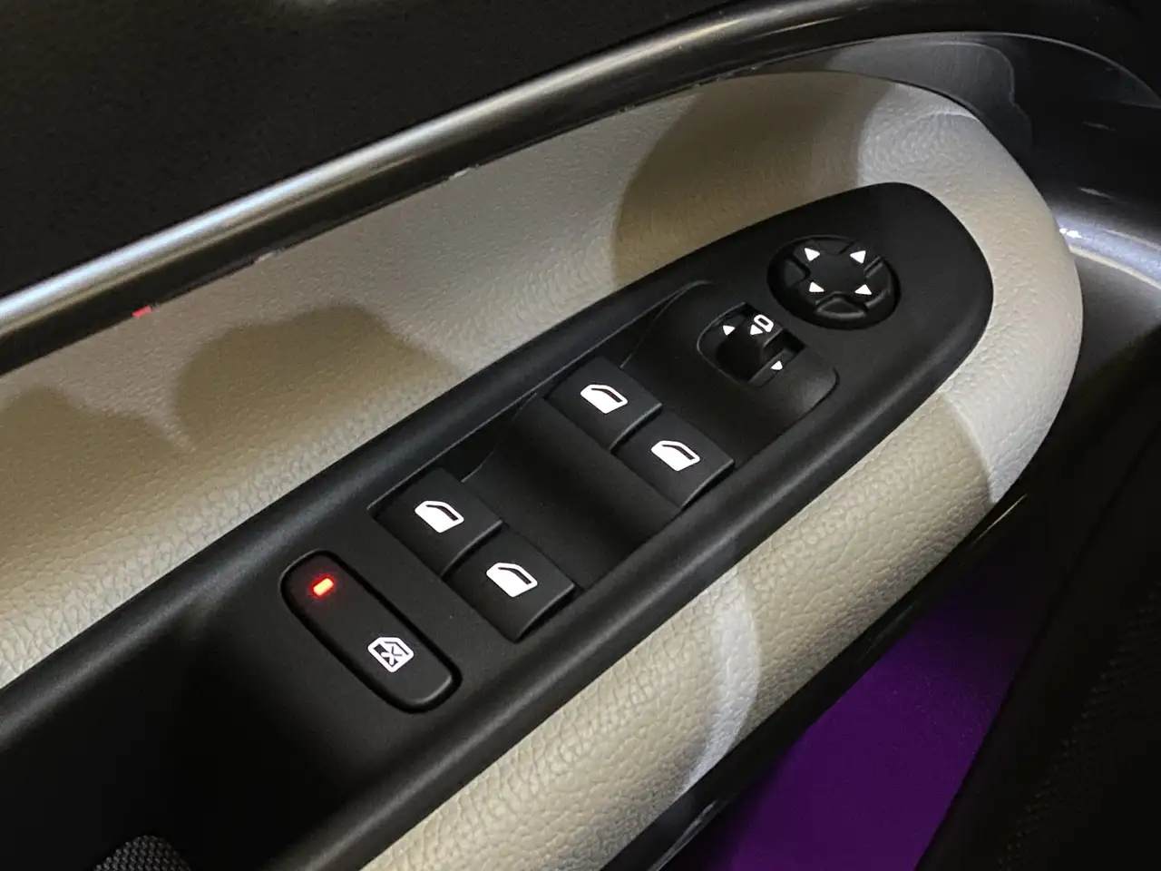 Fiat 600 e La Prima / Klimaautom. / RFK / Navi / Adapt. Te — Galería del vehículo 21