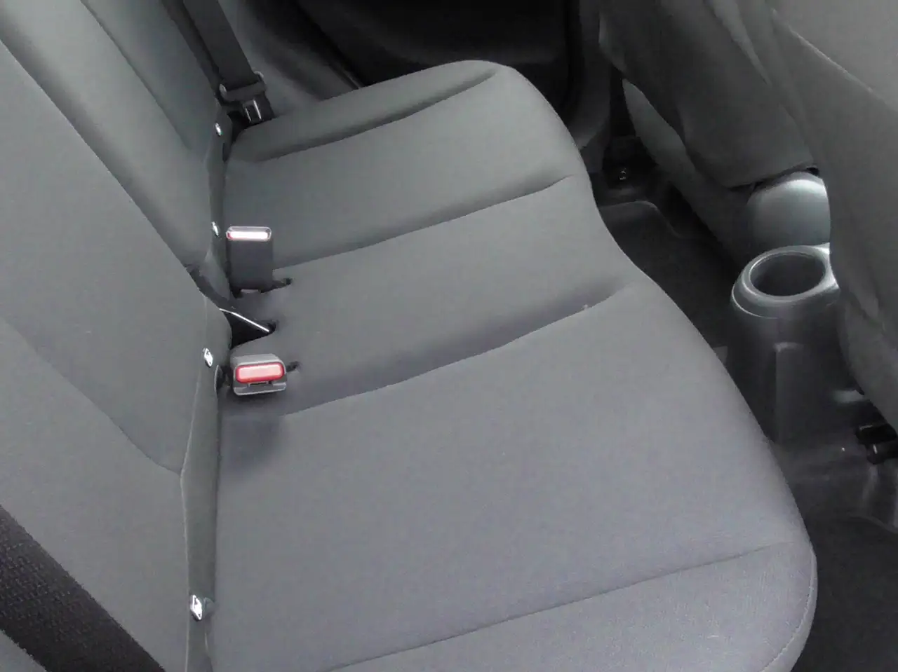 Toyota Aygo X Sitzheizung,Metallik-Lack,Zentralverriegelung-Funk,Tempomat,Geschwindigkeitsbegrenzer, Radio, 5-türig, Klimaanlage. — Galería del vehículo 13