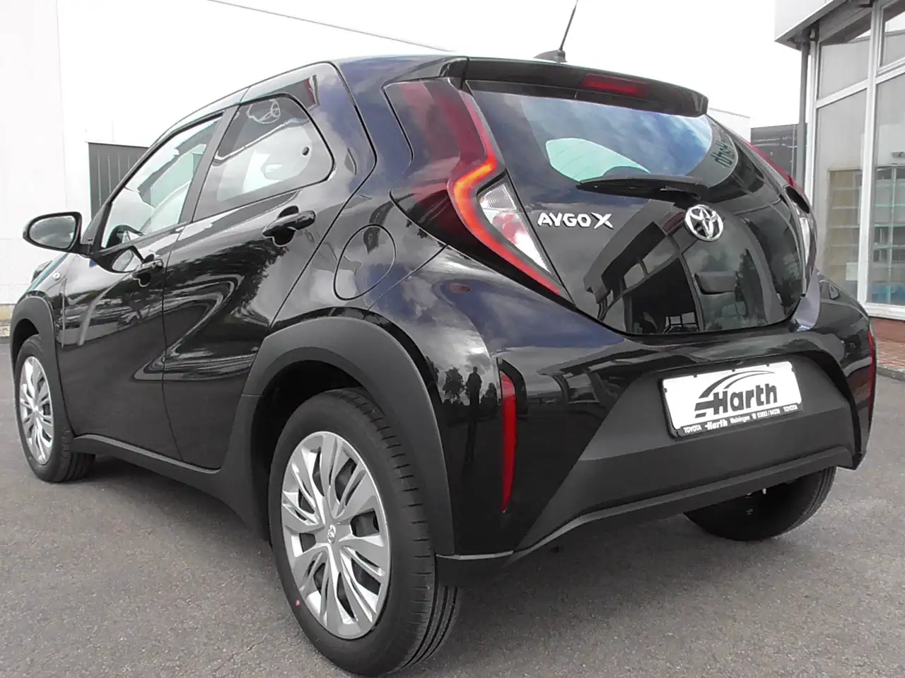 Toyota Aygo X Sitzheizung,Metallik-Lack,Zentralverriegelung-Funk,Tempomat,Geschwindigkeitsbegrenzer, Radio, 5-türig, Klimaanlage. — Galería del vehículo 3
