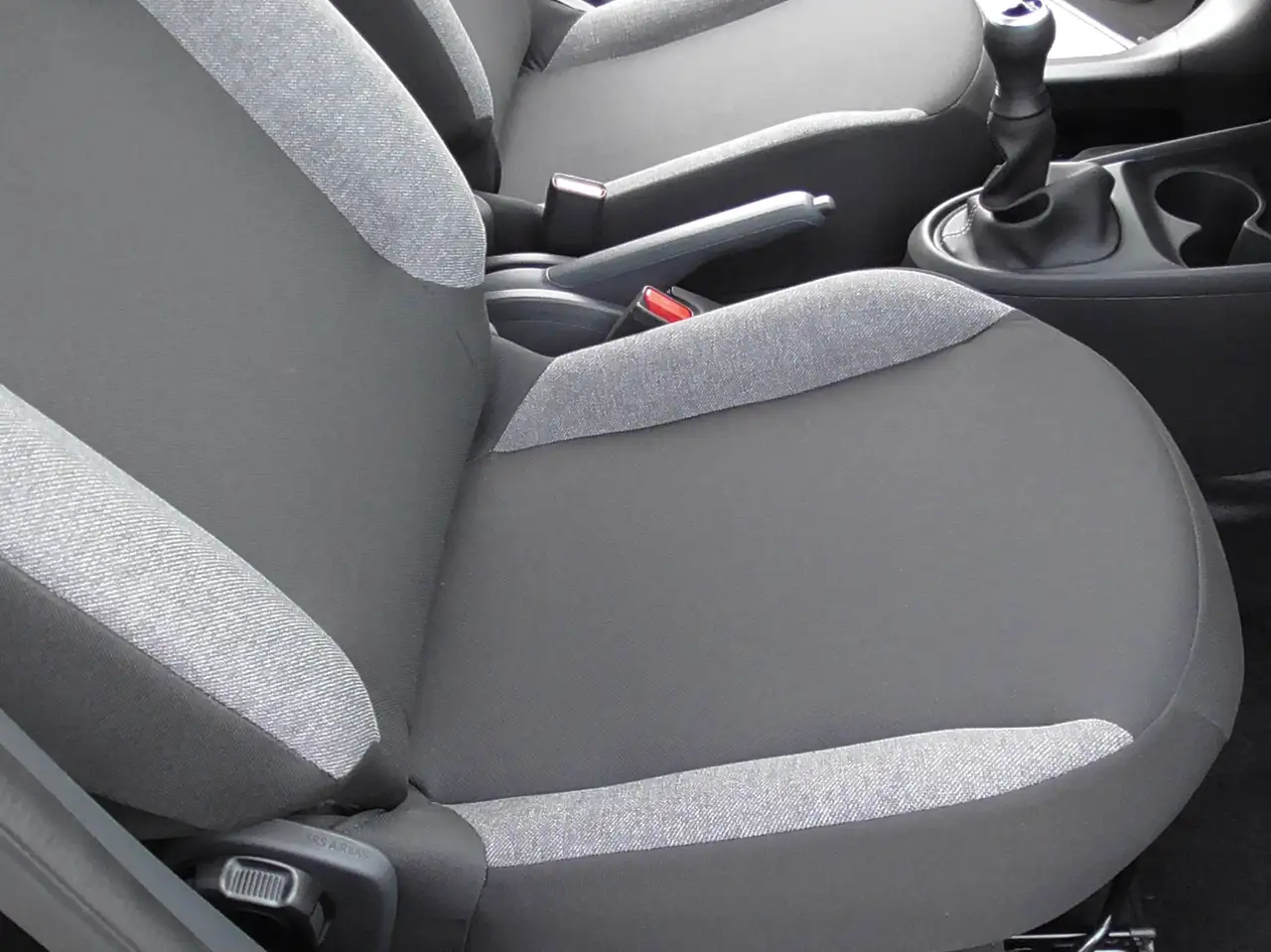 Toyota Aygo X Sitzheizung,Metallik-Lack,Zentralverriegelung-Funk,Tempomat,Geschwindigkeitsbegrenzer, Radio, 5-türig, Klimaanlage. — Galería del vehículo 14