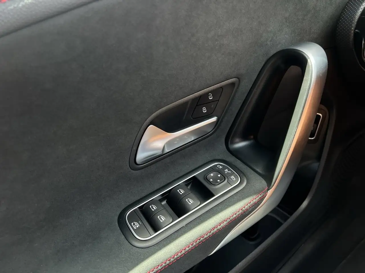 Mercedes-Benz CLA 250 e — Galería del vehículo 14