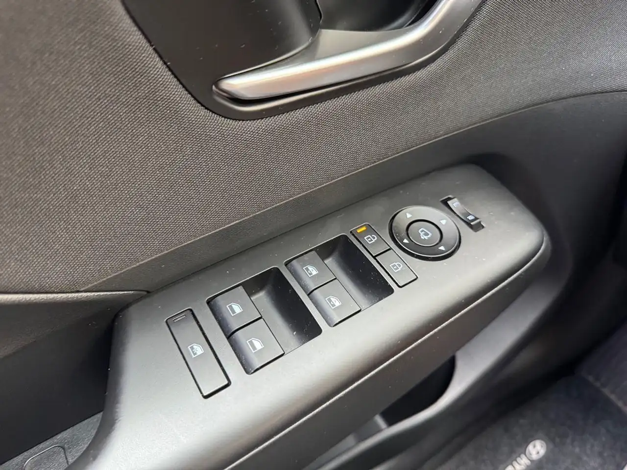 Hyundai KONA 1.6T Trend Hybrid 2WD — Vehicle gallery 17