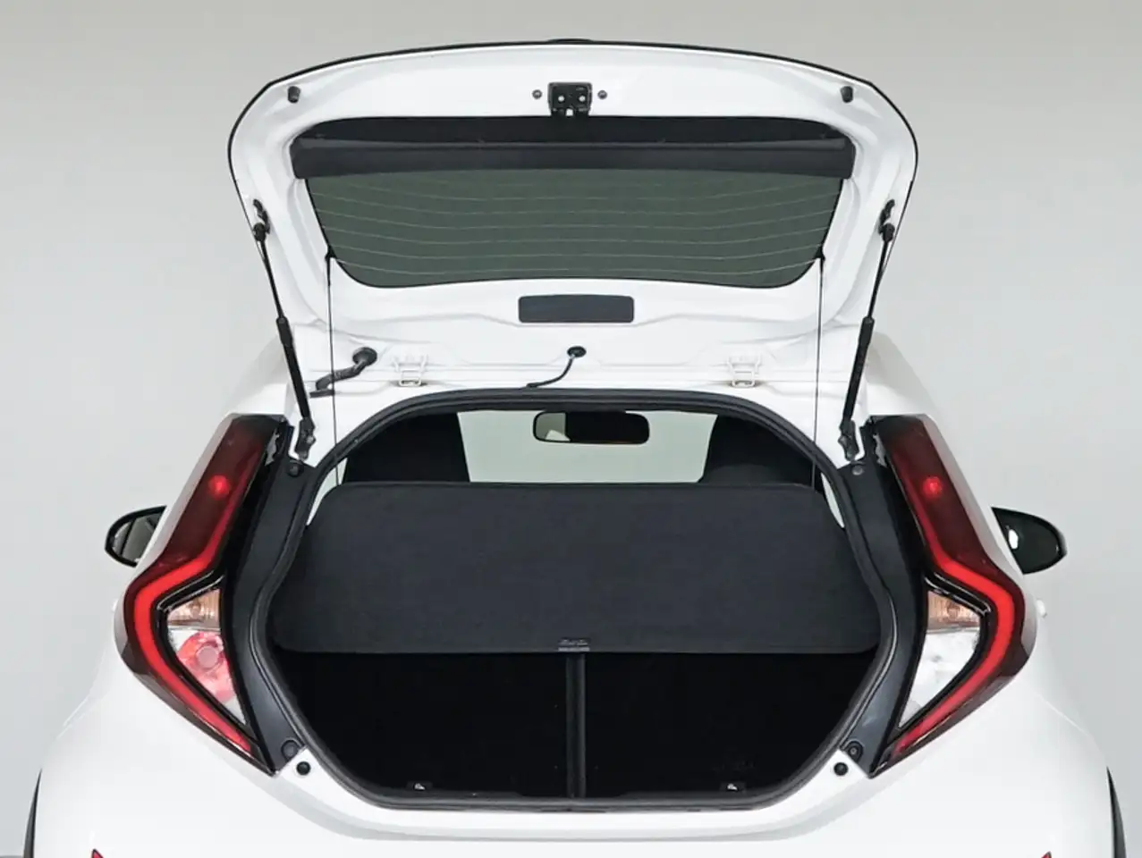Toyota Aygo Play — Vehicle gallery 10