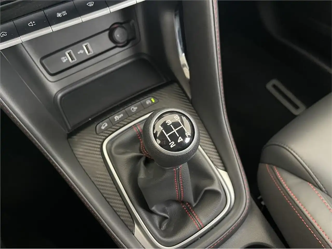 MG ZS 1.5 Luxury — Vehicle gallery 12