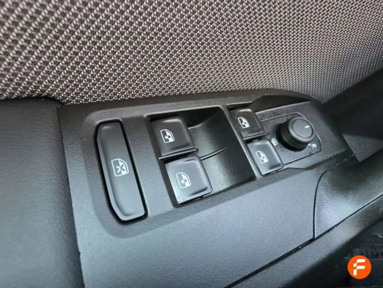 SEAT Leon 1.5 TSI S&S Style 25º Aniversario 115 — Galerie du véhicule 19