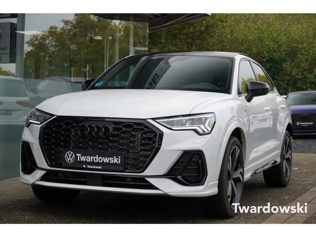 Audi Q3 Sportback S line Keyless Matrix Pano ACC Kamera — معرض صور السيارة 3