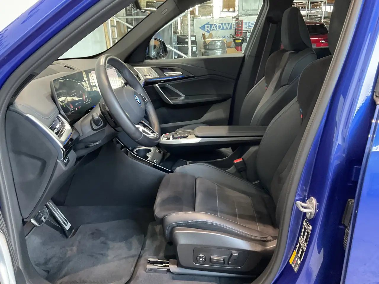 BMW X1 xDrive25e |Glasdach |Aktivsitz |Head-Up — Galerie du véhicule 7