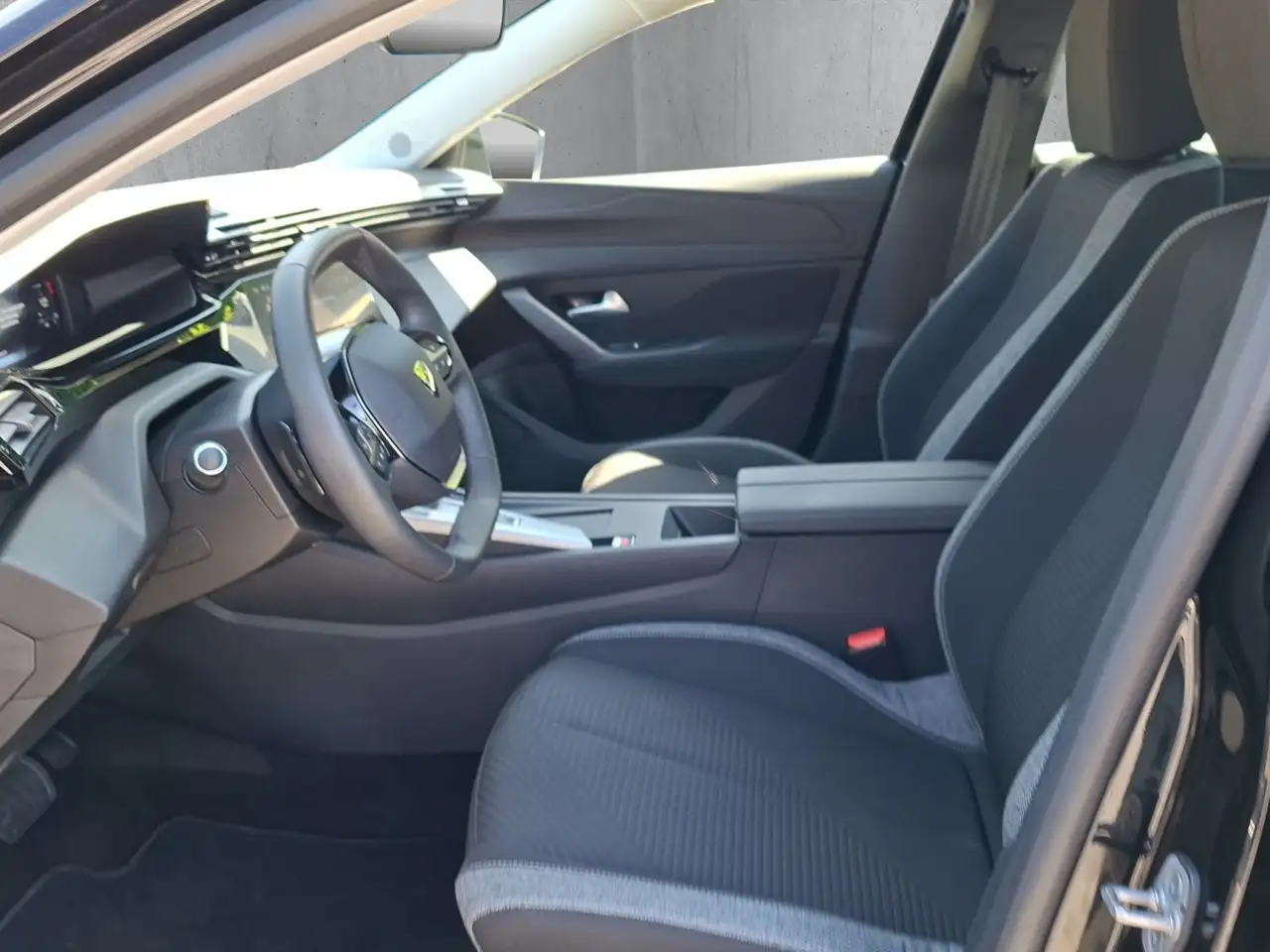 Peugeot 308 130 Active Pack — Vehicle gallery 9