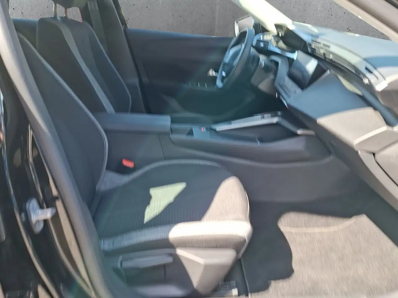 Peugeot 308 130 Active Pack — Vehicle gallery 17