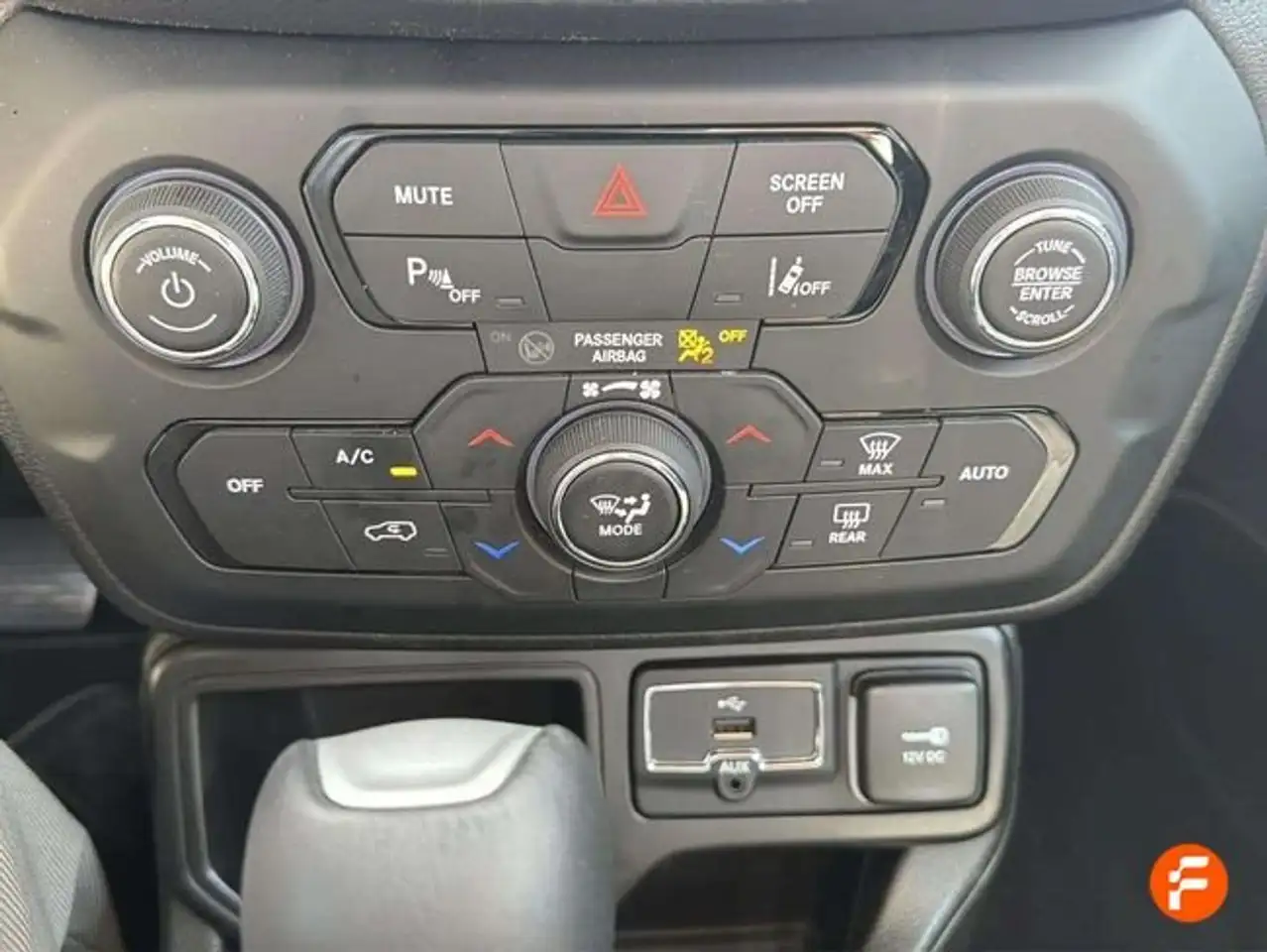 Jeep Renegade eHybrid Altitude 1.5 MHEV 130hp Dct Fwd — معرض صور السيارة 23