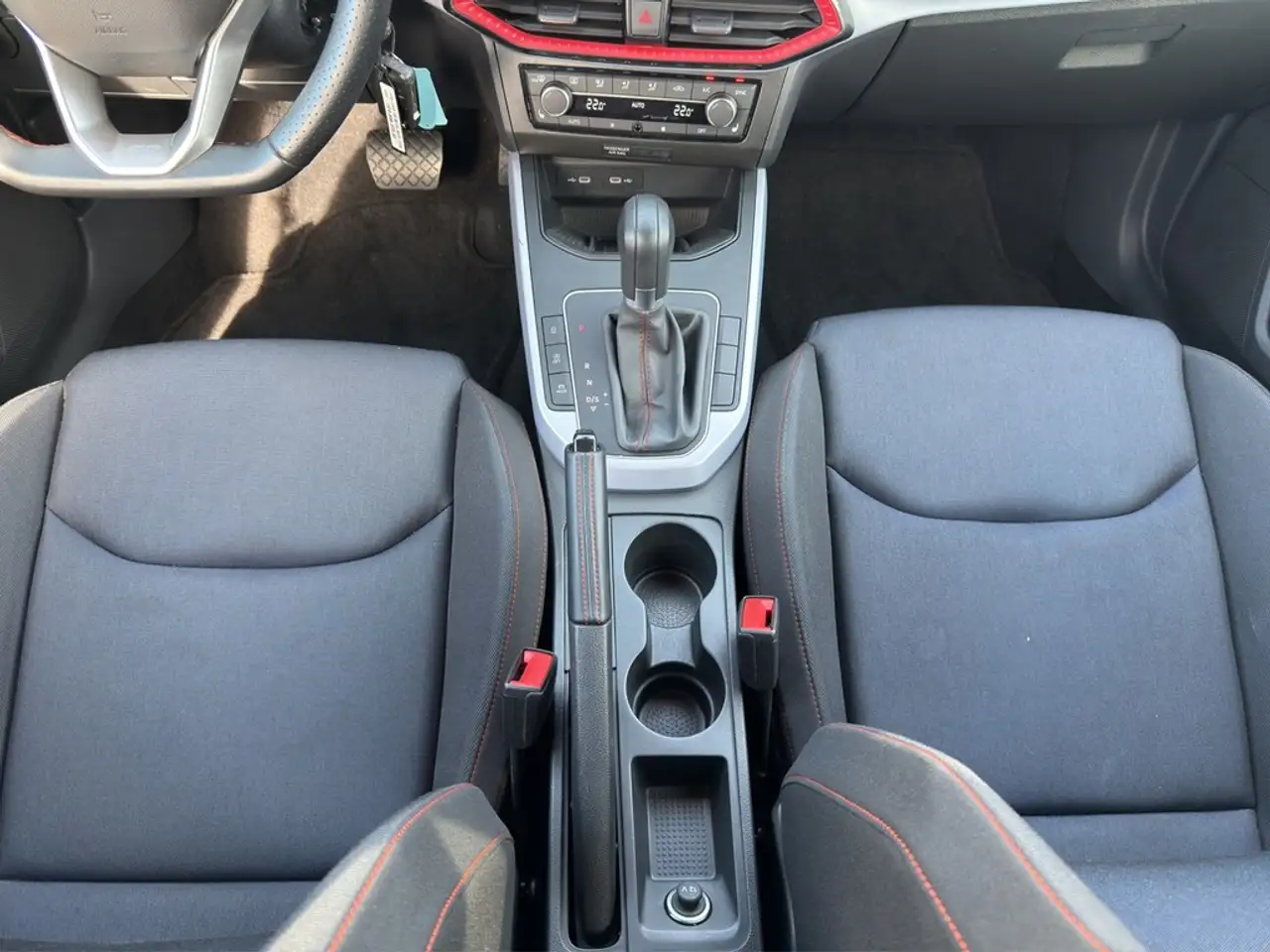 SEAT Arona 1.5 TSI DSG FR VIRTUAL*NAVI*VOLL-LED*TEMP*SHZ*P... — Vehicle gallery 16