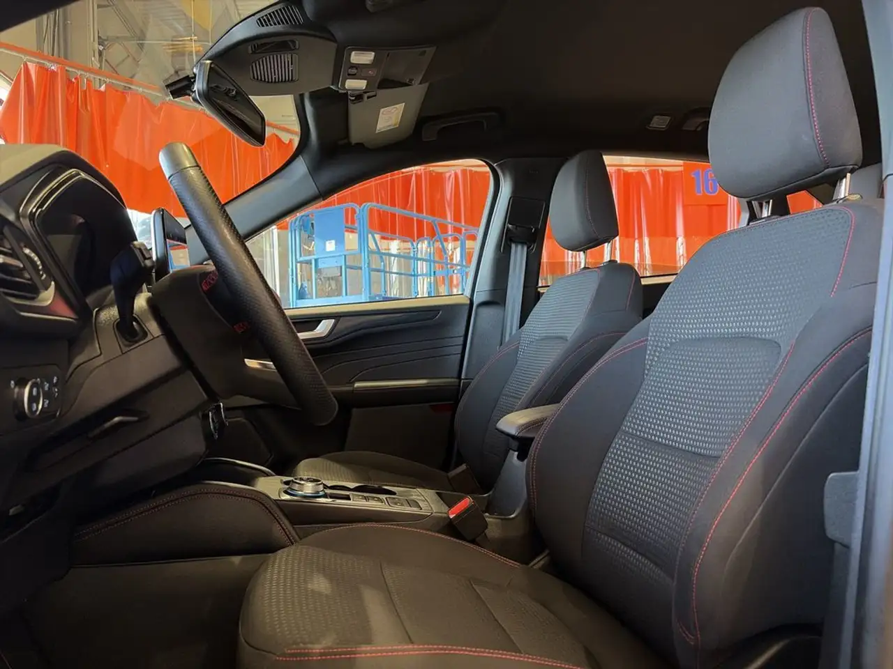 Ford Kuga 2.5 Duratec FHEV ST-Line 4x2 Aut. — Galería del vehículo 8