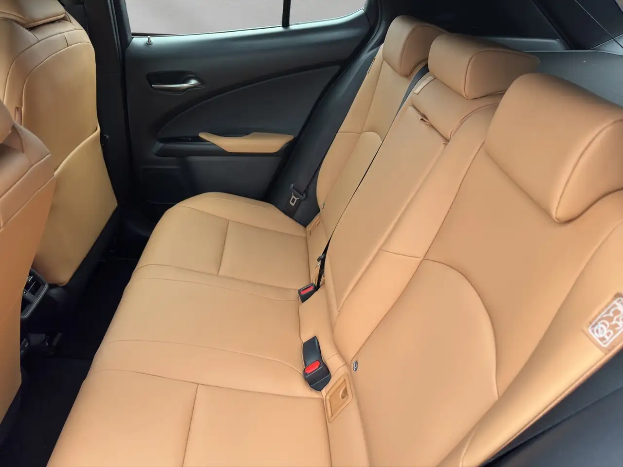 Lexus UX 250h 250h*FSPORT-D*1HD*ALLWR*CARPLAY* 15J-GARANTIE — معرض صور السيارة 15