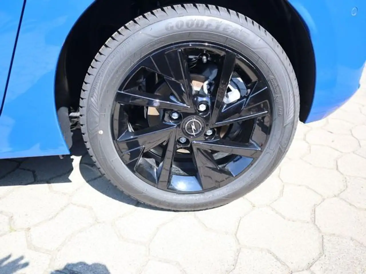 Opel Corsa GS 1.2 Turbo Aut.+Allwetter+Lenkradheiz+ — معرض صور السيارة 19