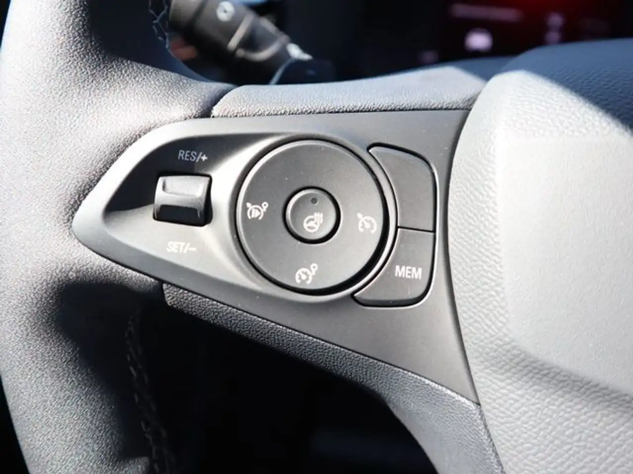 Opel Corsa GS 1.2 Turbo Aut.+Allwetter+Lenkradheiz+ — معرض صور السيارة 17