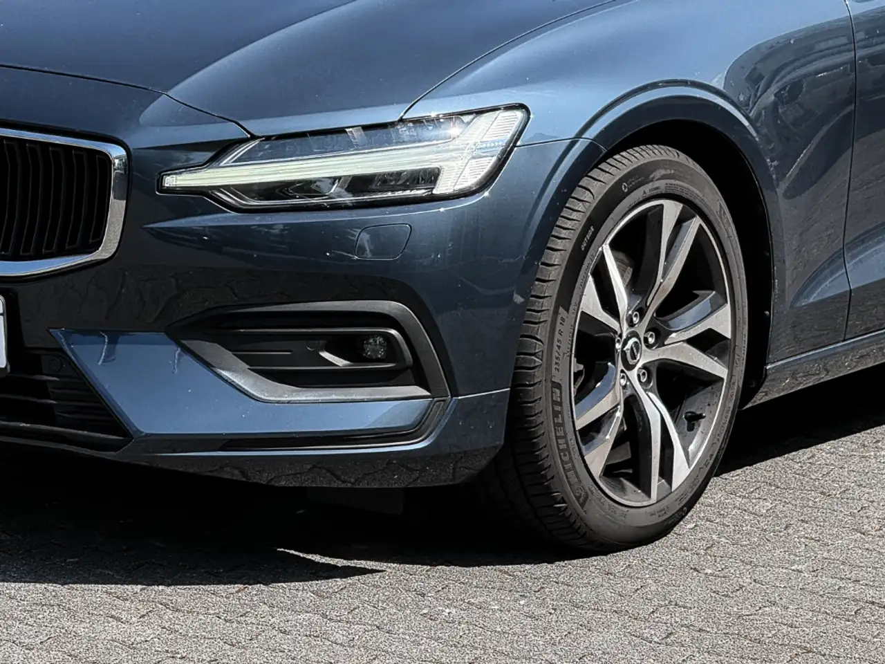 Volvo V60 Kombi Core B3 Benzin EU6d Digitales Cockpit Sounds — معرض صور السيارة 3