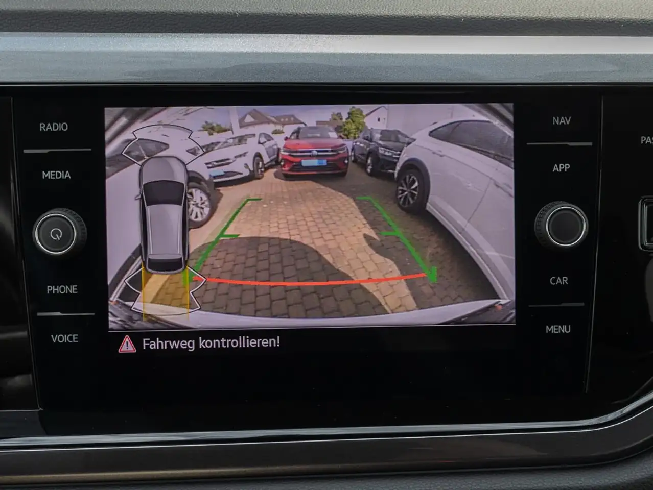 Volkswagen Taigo 1.0 TSI Style +MATRIX+RFK+NAVI+KLI+ — معرض صور السيارة 9