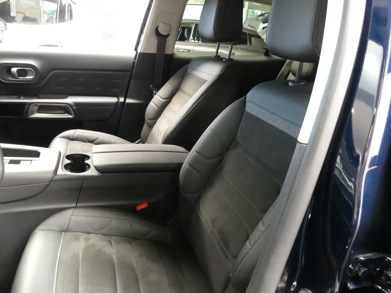 Citroen C5 Aircross Hybrid 136 ë-DSC6 Max — Vehicle gallery 10