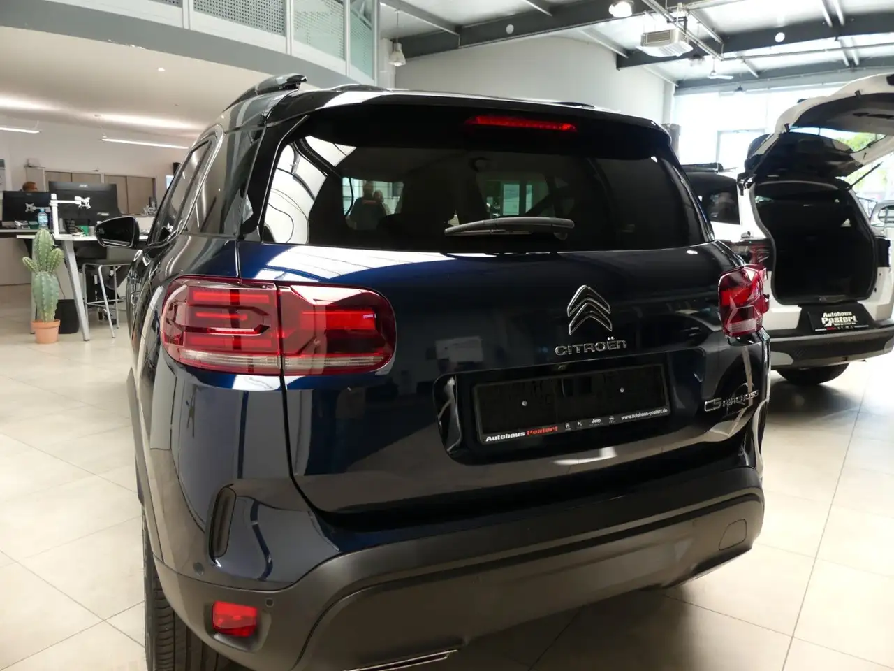 Citroen C5 Aircross Hybrid 136 ë-DSC6 Max — Vehicle gallery 6