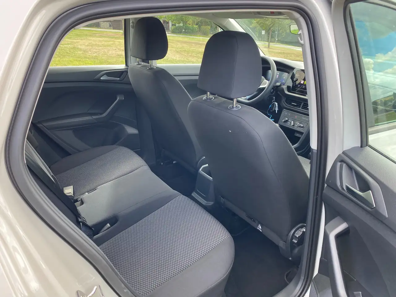 Volkswagen T-Cross Basis1.0 TSI 70 KW Xenon. — معرض صور السيارة 15