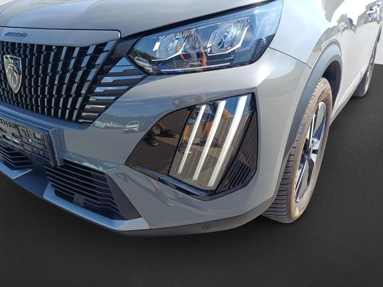 Peugeot 2008 Neuer 2008 Allure PureTech 130 EAT8 — معرض صور السيارة 9
